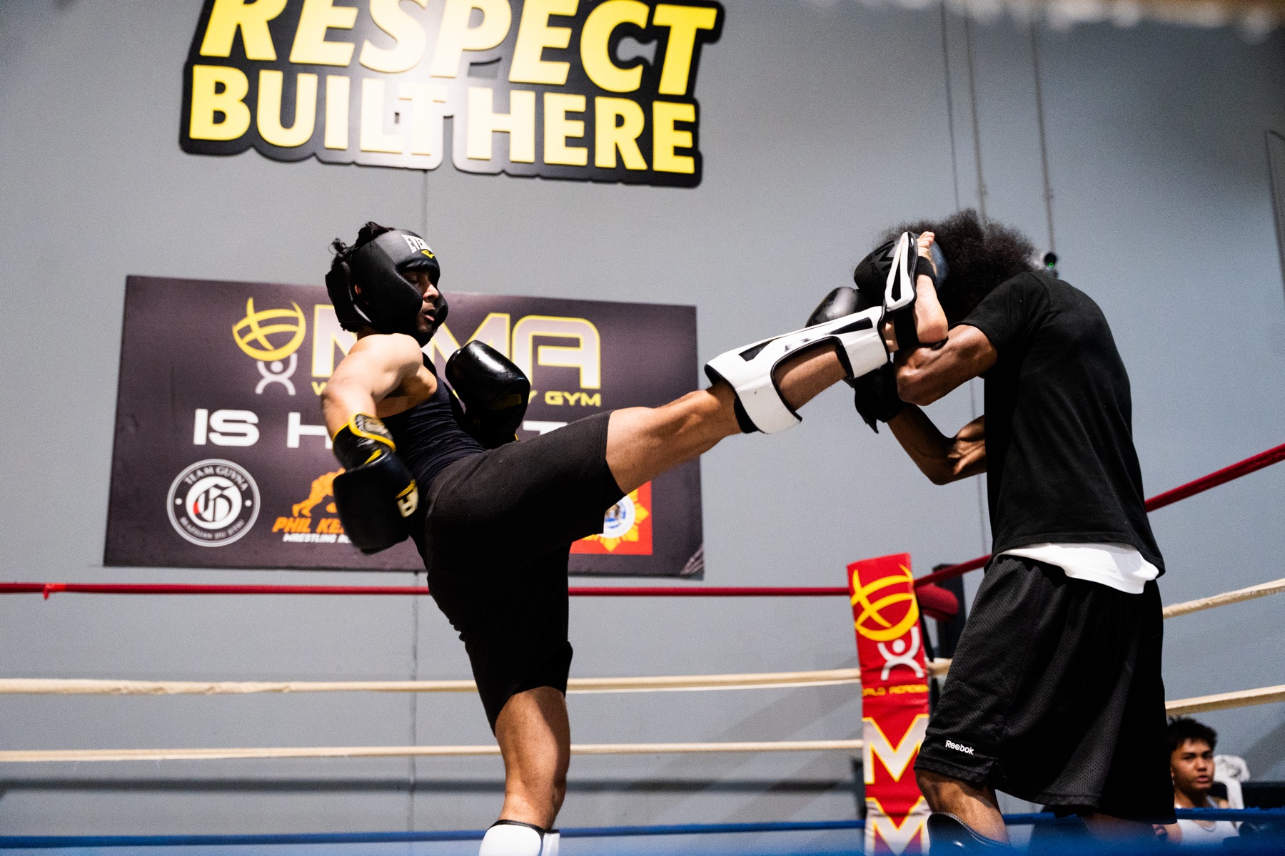 Muay Thai & Kickboxing training at MMA World Academy
